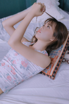 蕾丝美女
